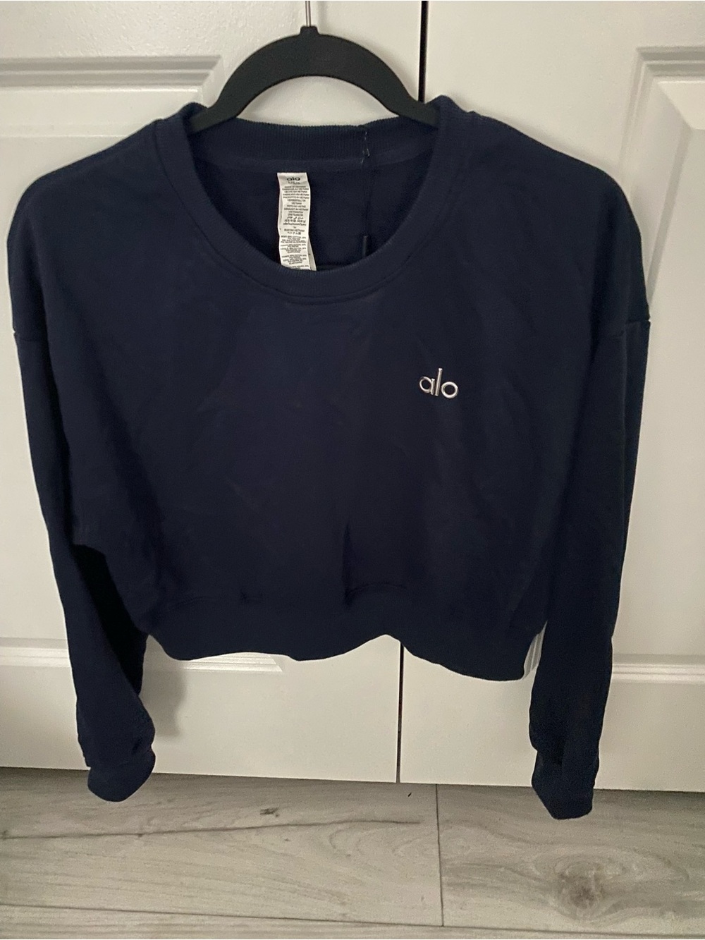ALO Yoga Navy Cropped Accolade Crew Sweatshirt